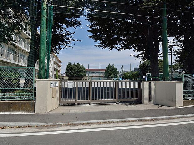 横浜市立瀬谷さくら小学校(950m)