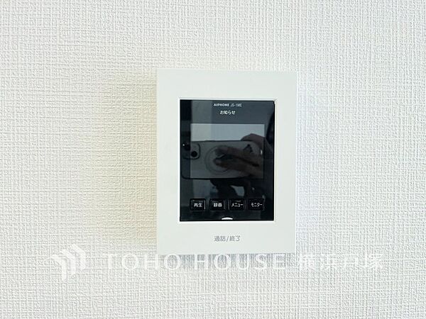 【TVモニタ付きインターホン】誰が来てもわかる様にモニター付きインターホンを設置。快適と安らぎを合わせた優しい設計。