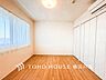 寝室：【Room】空間演出に拘り整然とセンス良く纏められた室内は癒しの空間でなければなりません。そこで暮らす方々のことを考え抜き、そして造りこんだ空間は心地よい癒しを提供してくれます。