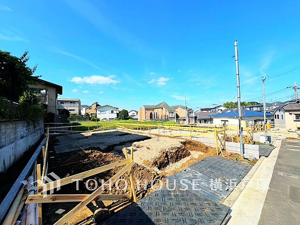 【Appearance】落ち着いた街並みに調和する美しい敷地。理想の住まいをカタチに。(2026年6月撮影)