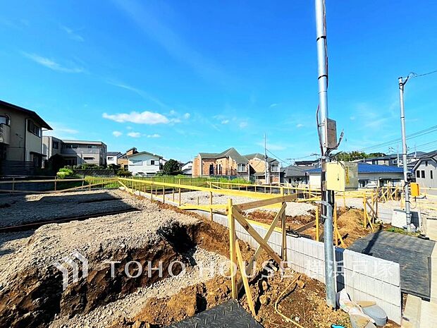 【Appearance】街並みの風景に包み込まれながら、瀟洒な印象も湛えて佇みます。(2026年6月撮影)