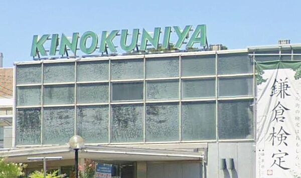 峰の食文化を発信する気品あるグルメ・パントリー。された世界の銘品が、日常の食卓をドラマチックに格上げ。