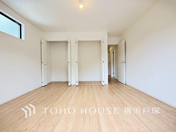 【Storage】整理整頓がしやすい収納スペース。日常の必需品をすっきり収納し、部屋を広く保つ機能的な設計。