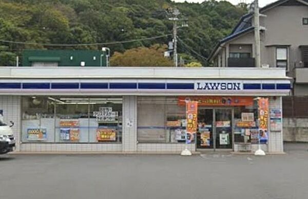 緑豊かな梶原エリアの24時間を彩る洗練された灯り。移動の合間に自分を軽やかに整えられる、頼れる拠点です。