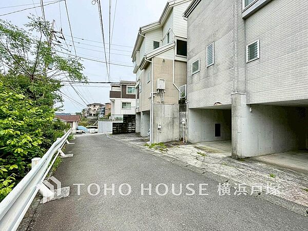【Appearance】その邸が魅せる、気品・上質・重厚感・細やかさ、そのすべては訪れた者に安らぎと品性を与える特別な空間です。ここに住むからこそ意味がある。すべての（始まり）をここから迎えます