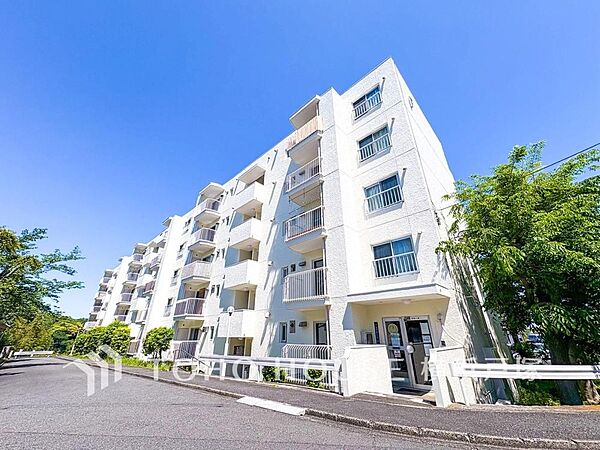 【Appearance】流行に左右されず、将来にわたって価値が継続する「上質」な佇まい。おしゃれな雰囲気や自然の潤い、親しみやすさといった個性を、街に新たな価値をもたらし続ける。