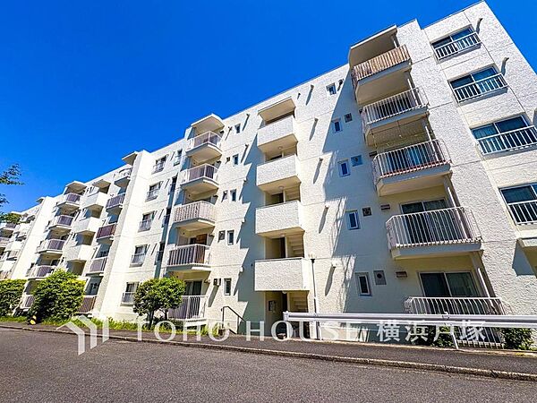 【Appearance】その邸が魅せる、気品・上質・重厚感・細やかさ、そのすべては訪れた者に安らぎと品性を与える特別な空間です。ここに住むからこそ意味がある。すべての（始まり）をここから迎えます