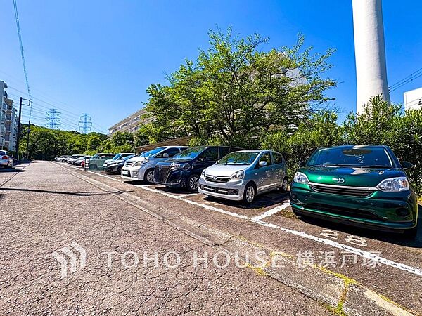 【Car space】敷地内駐車場で安心と快適をプラス。移動も便利でスムーズ、暮らしをもっと自由にサポートします。