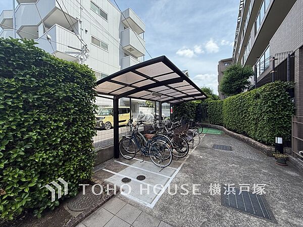 【Cycle lot】屋根付きの駐輪スペースは、雨風から大事な愛車を守ってくれます。