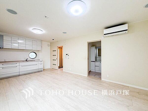 【Living room】ご家族やお客様との時間等、多くの時を刻む空間。何気なく過ぎる時でさえも上質な一時となる快適な空間を。