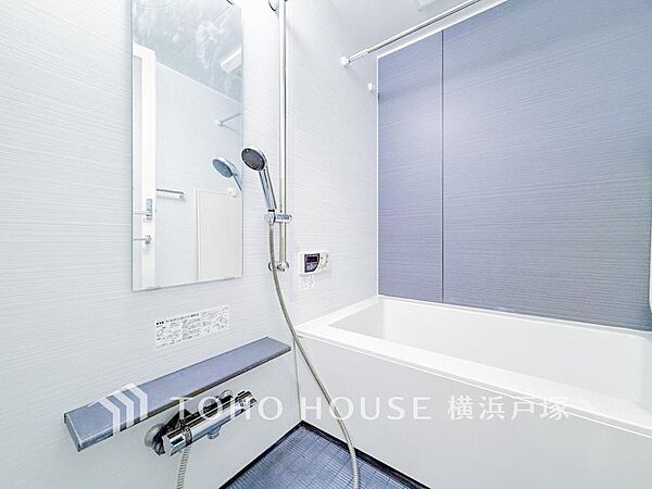「Bathroom」上質が感じられるカラーリングで、清潔な空間美を実現。一日の疲れが癒される優雅なバスタイムを堪能できるゆとりあるバスルームです。
