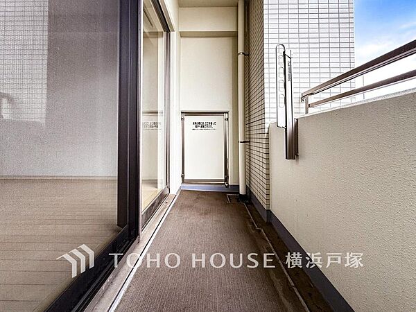 「Balcony」ずっと太陽を感じる事ができるのは、遮るものが視界に無いから。彼方に広がる風景が絵画のように広がります。