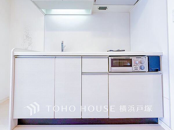 「Kitchen」誰もが使いやすいデザインにこだわったキッチン。プライベートスペースを彩るインテリアとしての美と、快適な日常を支える機能性と強さがひとつになったキッチンです。