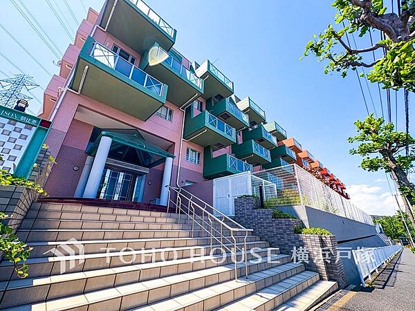 「Appearance」爽やかな青空の下に贅沢なほどに降り注ぐ陽光、豊かな居住性と、クオリティが見事に調和した住空間は、住まうことの喜びを感じさせてくれます。