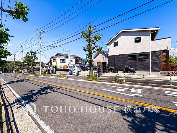 「Frontal road」周辺には公園が点在し自然豊かな住環境。充実した設備が日々の生活をサポートします。