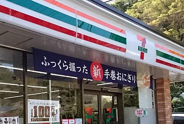 要衝で24時間を彩る機能美に満ちたスマート・ステーション。ドライブの合間に自分を軽やかに整えられる頼れる拠点。