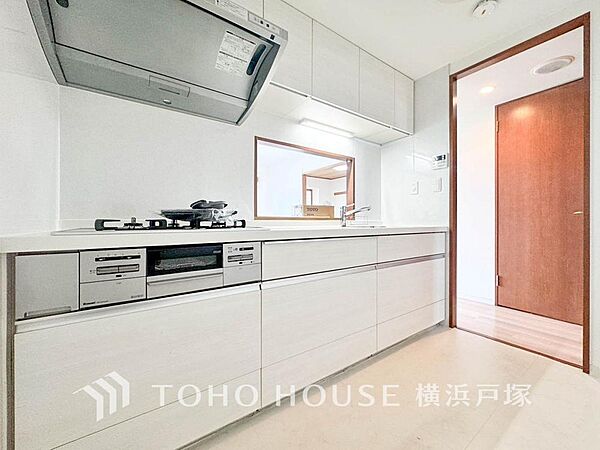 「Kitchen」長い時間滞在するキッチンだからこそ、食事の準備を楽しい時間に、忙しい時でもスムーズに無駄なく作業できる、お手入れも簡単にできるなど、毎日を楽しくするキッチンスペースに仕上げました。