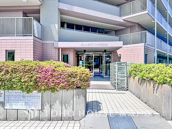 「Entrance」居住者の帰り、訪れる方を優しく迎え、やすらぎに満ちた生活空間を予感させる。健やかな暮らしを楽しめそう。