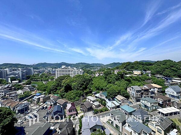 「View」開放感があり、遮るものもなく気持ちのいい景色が広がります。お部屋にも爽やかな風と暖かく柔らかな日差しが差し込み、毎日の暮らしを豊かに彩ります。