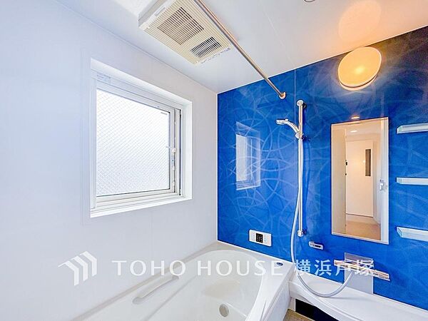 【Bathroom】1日の疲れを取り心身を癒すことができる住まいの中のリラクゼーション空間、リラックスできるよう優しいカラーをチョイスしました。時を忘れるほどのんびりできる空間に。