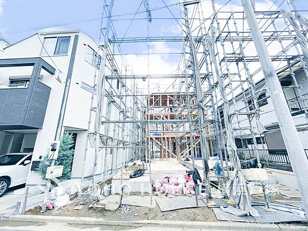 「Appearance」周囲の景観に調和した落ち着きのある住まい。敷地のゆとりが感じられ、毎日の帰宅が少し楽しみになりそうです。周辺には生活施設も点在し、日常の暮らしを支えてくれます。