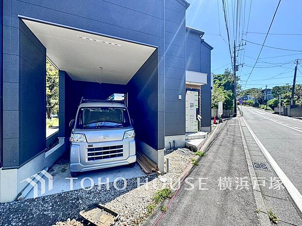 ゆったりとした駐車スペースを確保いたしましたので、大きめのお車でも駐車可能です。