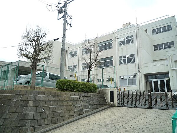 横浜市立みたけ台小学校（650ｍ）