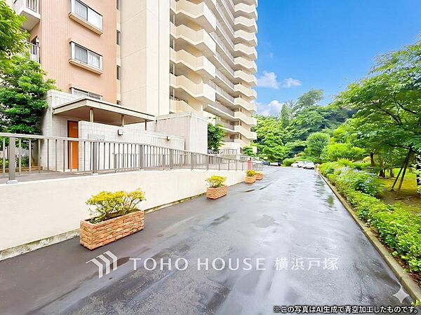 【Appearance】洗練されたフォルムと美しい街並みに映える外観デザイン。住まう誇りを感じさせる、上質感あふれるレジデンス。