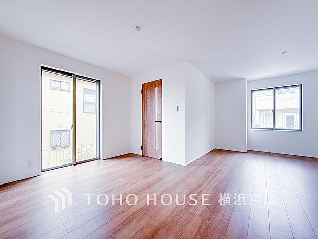 【Living room】ご家族やお客様との時間等、多くの時を刻む空間。何気なく過ぎる時でさえも上質な一時となる快適な空間を。