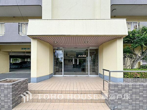 「Entrance」居住者の帰り、訪れる方を優しく迎え、やすらぎに満ちた生活空間を予感させる。健やかな暮らしを楽しめそう。