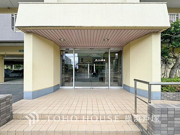 「Entrance」お客様をお迎えする玄関は落ち着いた雰囲気。帰り着くたびに洗練されたテイストの空間に迎えられる玄関です。