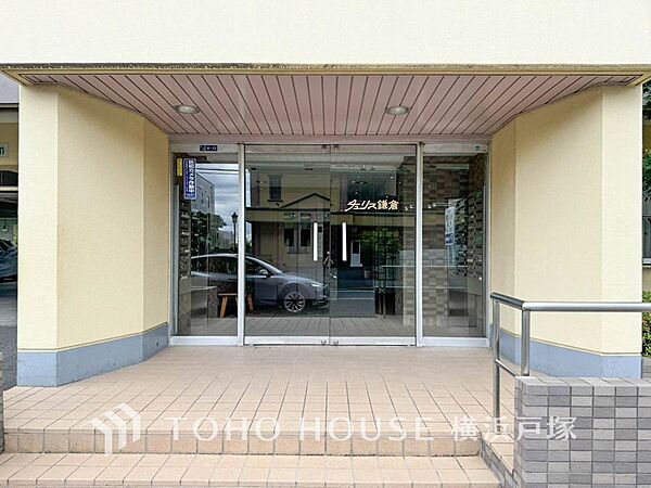 「Entrance」洗練と温もりが調和するエントランスホール。訪れる人を心地よく迎え、特別な空間への期待感を高めます。