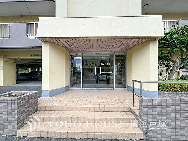 「Entrance」清潔感溢れる玄関がお出迎えする本邸宅の物語は、ここから始まる日常を期待させます。この場所には「希望」と「優越」で包み込んでくれる「特別」な空間があります。
