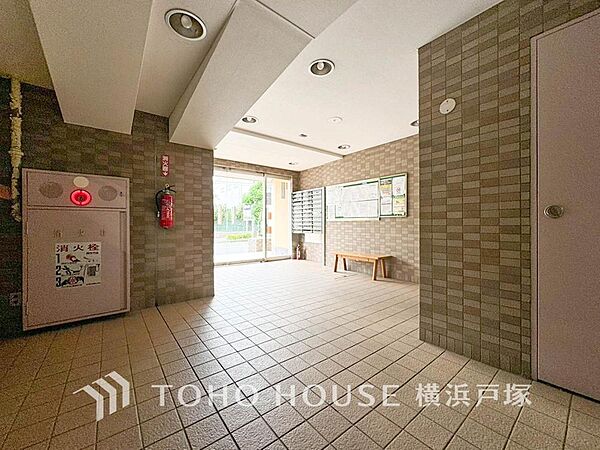 「Entrance」心地よさと品格が出会うエントランス。訪れるたびに特別な時間が始まる、洗練された迎えの空間。