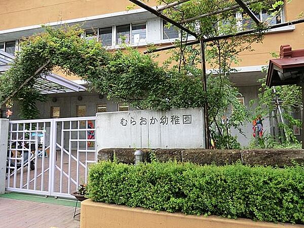 自然豊かな環境の中で異年齢交流を重視し、遊びや制作を通じて心身の成長を育むアットホームな教育園です。四季折々の行事を通じて豊かな感性も育みます。