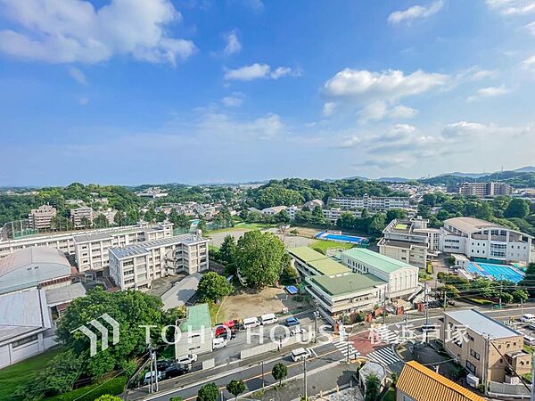「View」大規模レジデンスの12階だからこそ出逢える、視界の開けた爽やかな世界。豊かな陽光と爽やかな風を感じる、お勧めの住環境です。