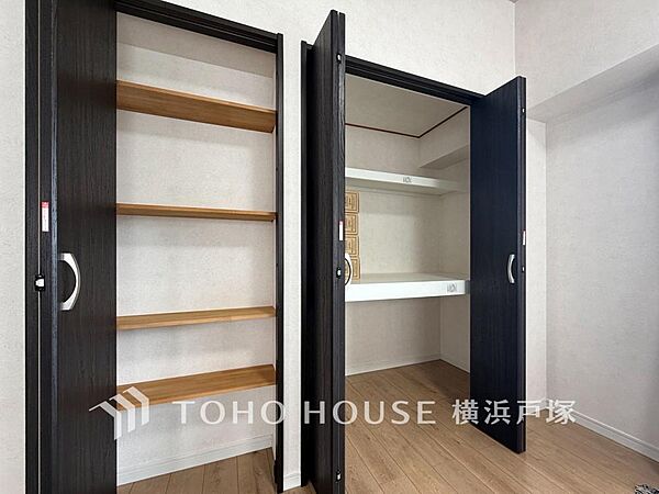 【Storage】暮らし心地を大きく左右する収納を、適材適所に配置し使い勝手を考慮しました。空間を余すところなく有効利用した収納は生活空間をより上質なものにしてくれるでしょう。