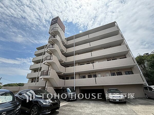 【Appearance】爽やかな青空の下に贅沢なほどに降り注ぐ陽光、豊かな居住性と、クオリティが見事に調和した住空間。