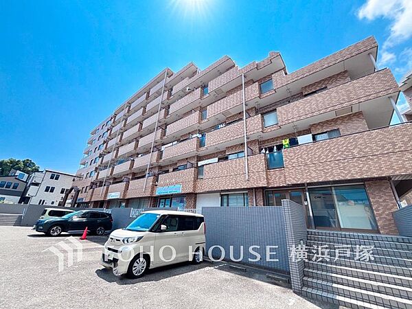 【Appearance】住む人を映し出す洗練された佇まいは、いつまでも輝き続けながらいつしか街の風景に溶け込んでいきます。
