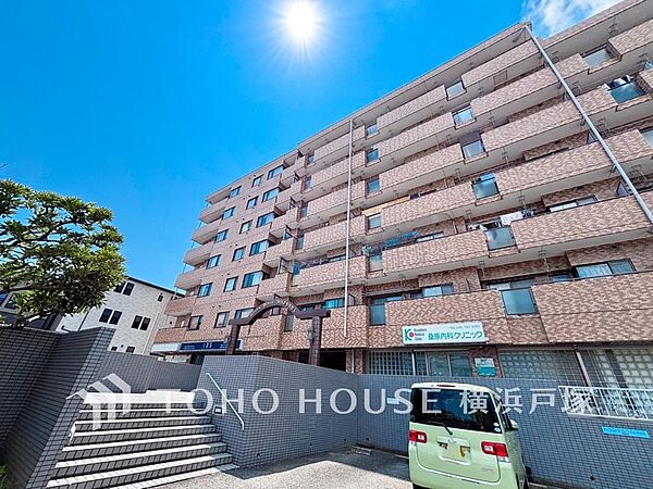 【Appearance】小学校も近く子育てもしやすい街に佇むマンションです。周辺には生活利便施設も点在しており、日々の暮らしをイメージしながら現地をご覧いただけます。街の雰囲気もぜひご確認ください。