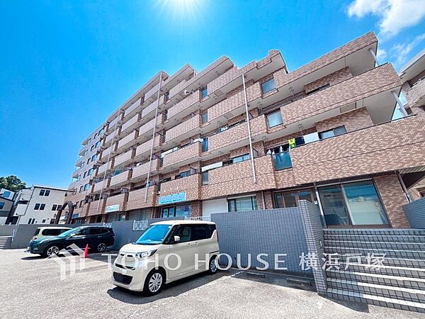 【Appearance】爽やかな青空の下に贅沢なほどに降り注ぐ陽光、豊かな居住性と、クオリティが見事に調和した住空間は、住まうことの喜びを感じさせてくれます。
