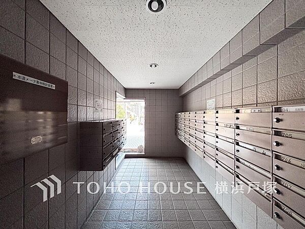 【cluster mailbox】大切な手紙や荷物を安心して受け取れるポスト。デザイン性と機能性を兼ね備え、毎日の暮らしを便利に彩るポストで、心地よい生活を。