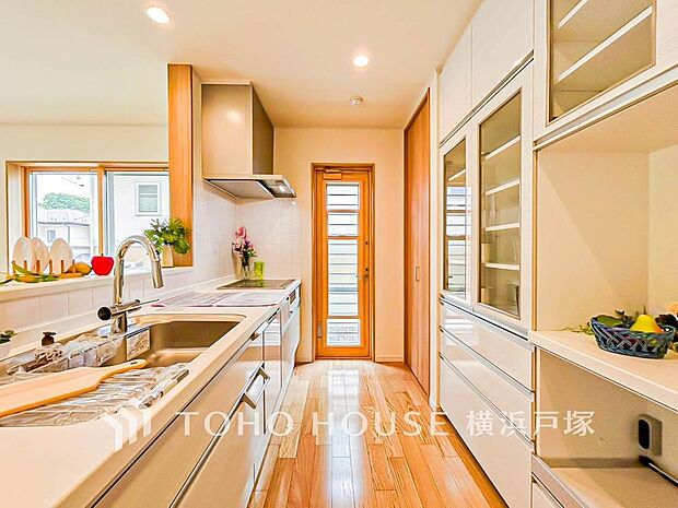 「Kitchen」ご家族みんなで調理ができる位のスペースを実現したキッチン空間となっております。みんなで作った料理を召し上がりながらの会話は、どのような物になるのでしょうか。