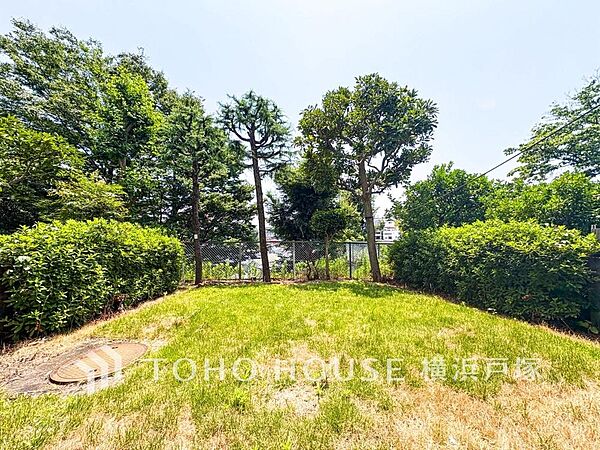 「Garden」たっぷり降り注ぐ日差しの下バーベキューを楽しんだり、大切な家族やペットと楽しく安らぐ休日を過ごせそうですね。