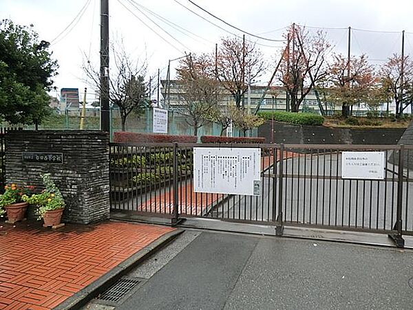 横浜市立都田西小学校（550ｍ）