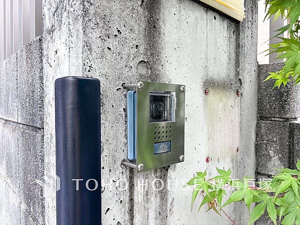 「モニター付インターホン」見える安心をカタチに。誰が来てもわかる様にモニター付きインターホンを設置。