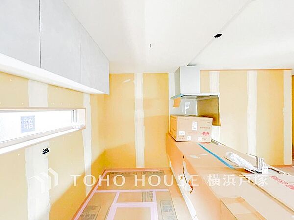「Living room」家族と過ごすひと時を溢れる光が優しく包み込むリビングダイニング。家族とともに、心穏やかに過ごすひととき。家族との時間、自分の時間を大切にできる空間がここにあります。