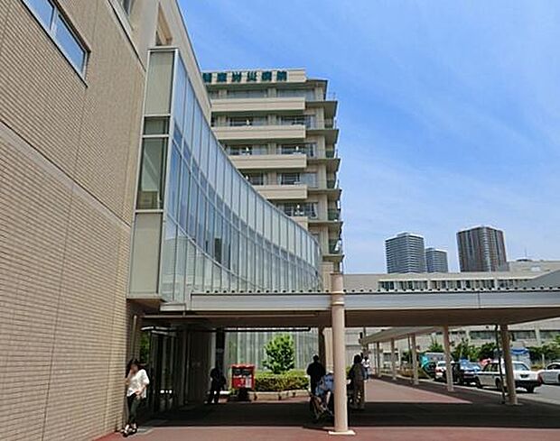特に整形外科・スポーツ整形外科が全国的に有名で、充実したリハビリ施設を備えています。24時間体制の2次救急や地域がん診療連携拠点病院としての役割も果たしています。