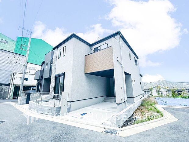 「Appearance」住む人を映し出す洗練された佇まいは、いつまでも輝き続けながらいつしか街の風景に溶け込んでいきます。