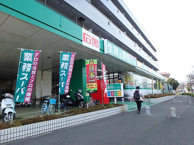 業務スーパーといっても一般の方もお買物できます。お手ごろ価格で食料品が揃い、家計を預かる主婦の強い味方のスーパーです。